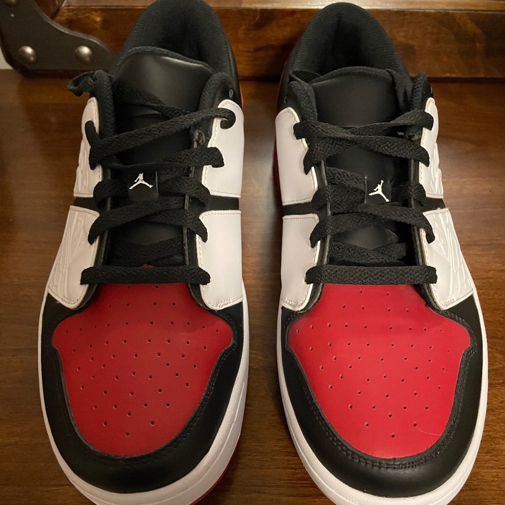 Jordan Low-Top Sneakers – Red/Black/White